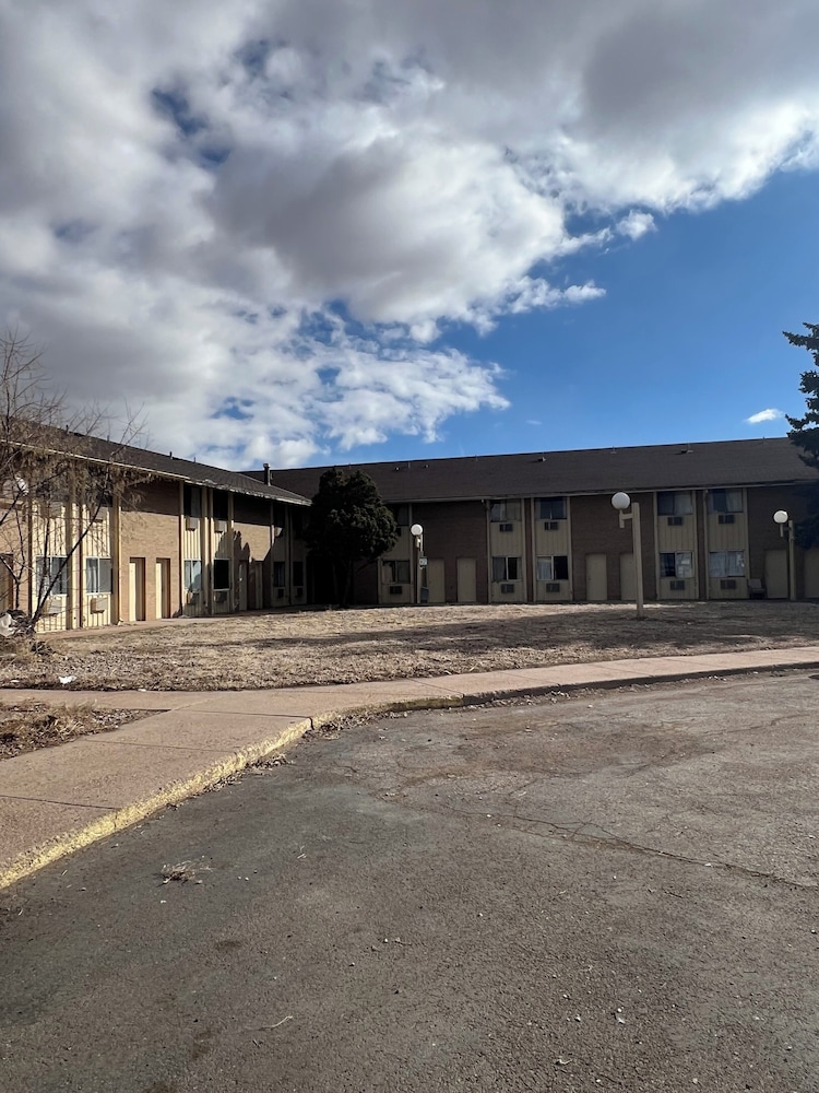 Travelodge By Wyndham Laramie — Laramie