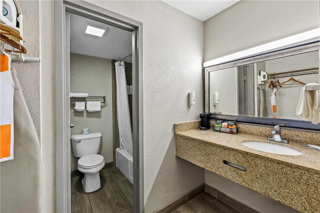 Quality Inn Bowling Green South - photo 11