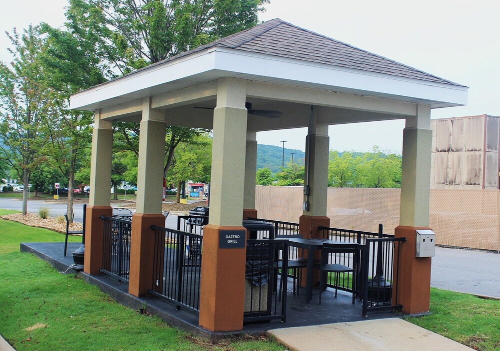 Candlewood Suites Fayetteville University of Arkansas by IHG - photo 37