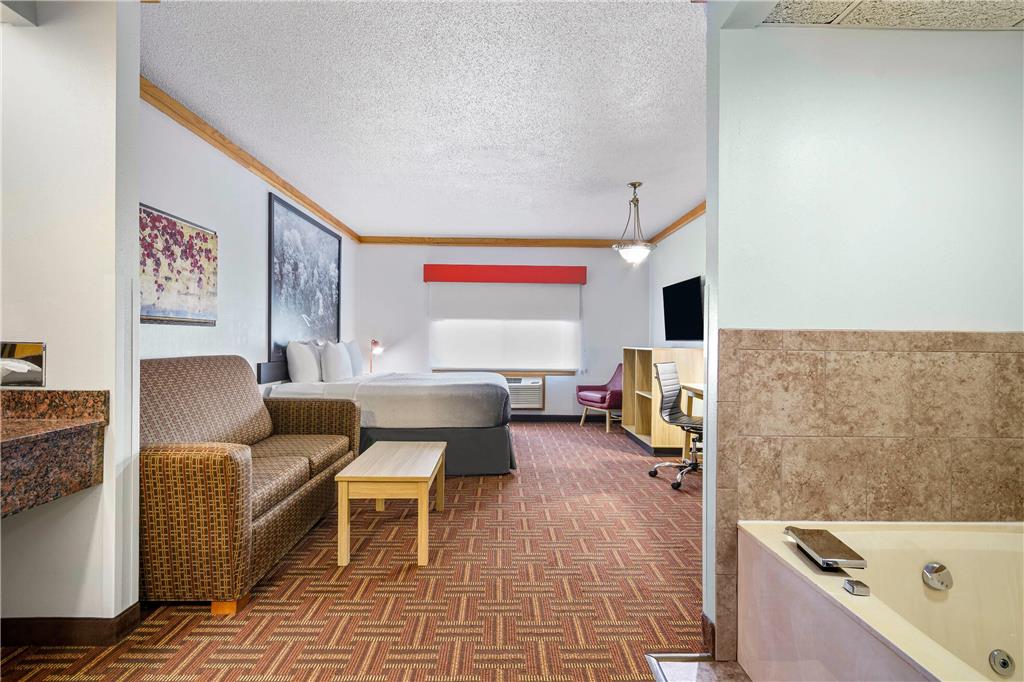 Super 8 by Wyndham Eveleth - photo 28