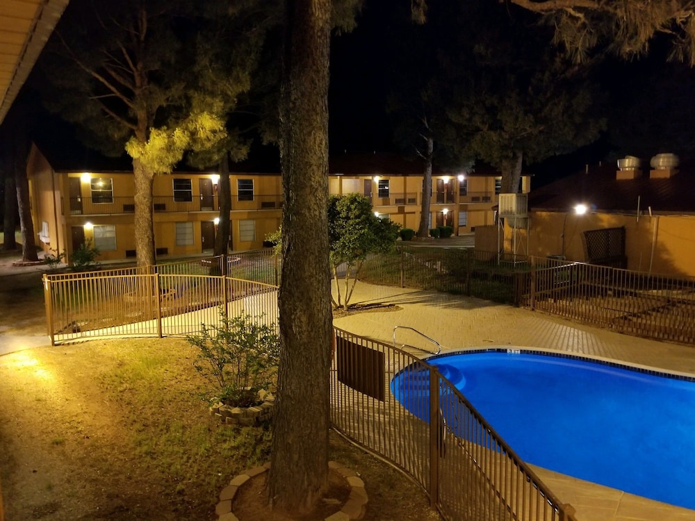 Sweetwater Inn - photo 14