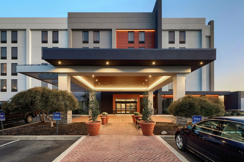 Hampton Inn Louisville Northeast - photo 43