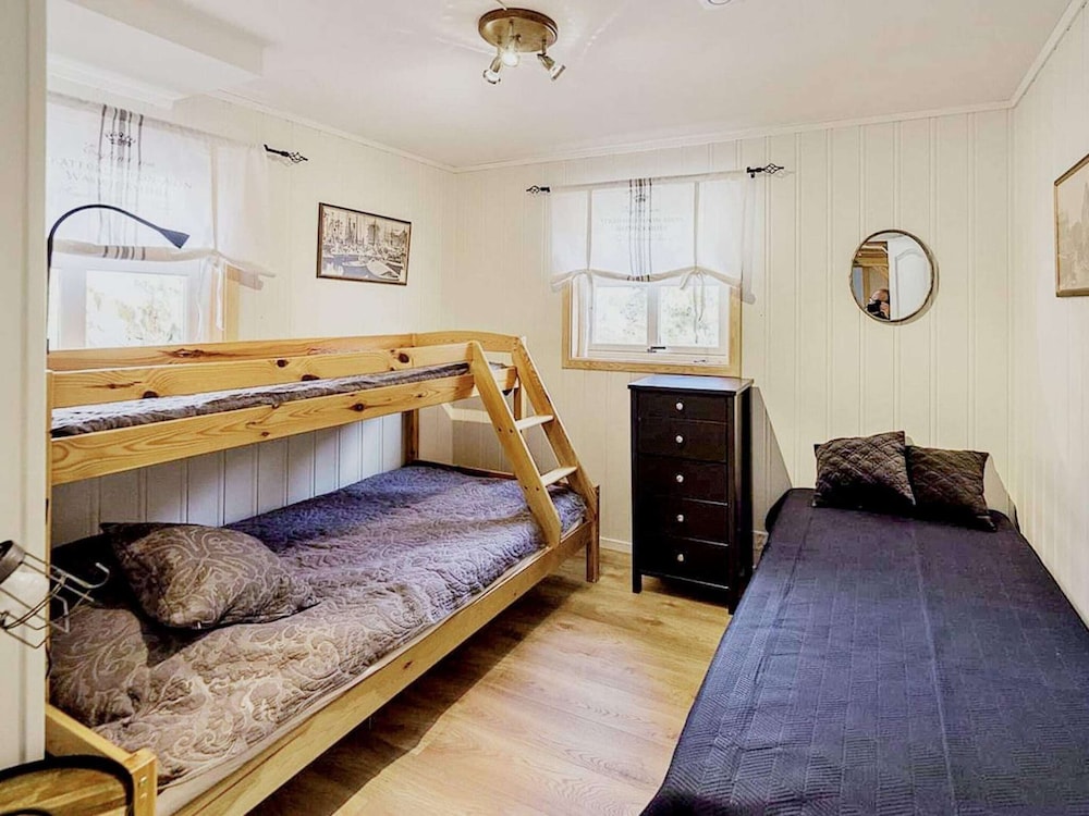 10 Person Holiday Home In Midsund 20104476 — Molde