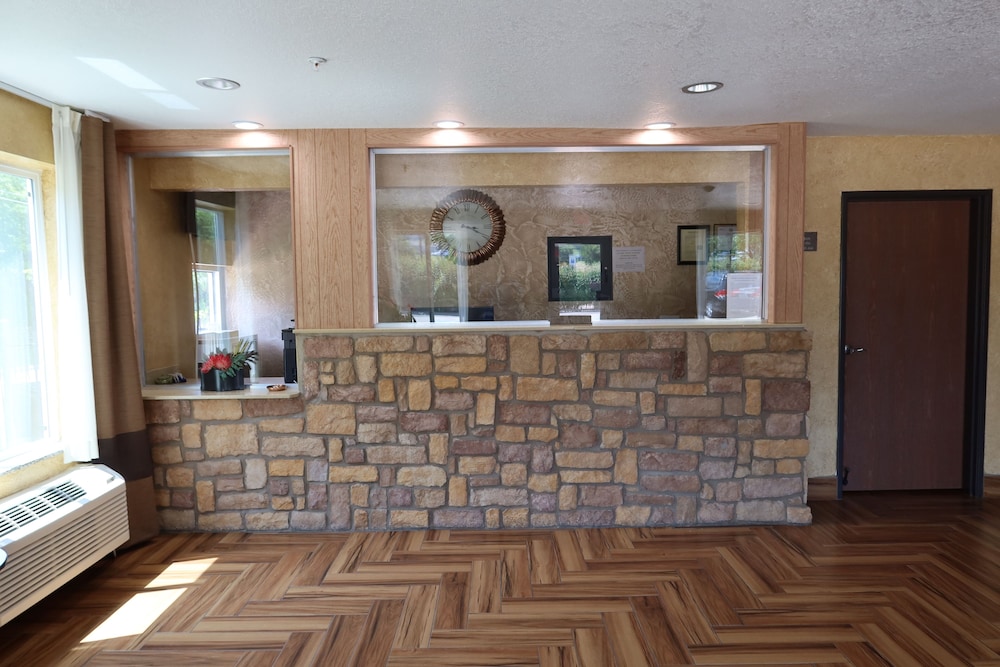 West Worth Inn and Suites - photo 3