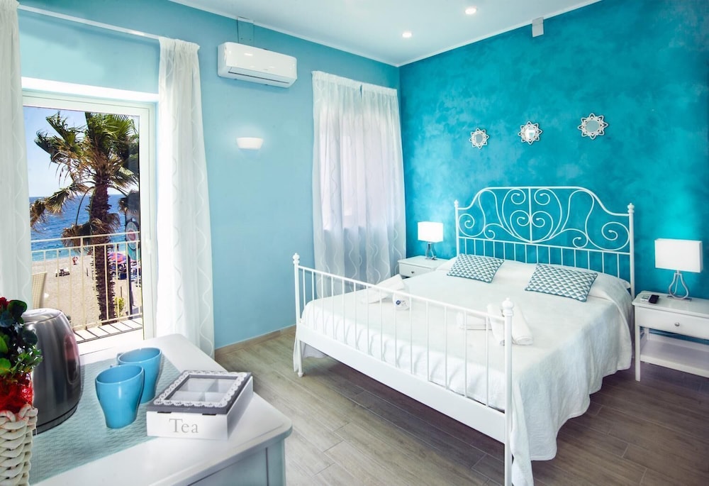 Ciao Ciao Rooms — hotel in Letojanni
