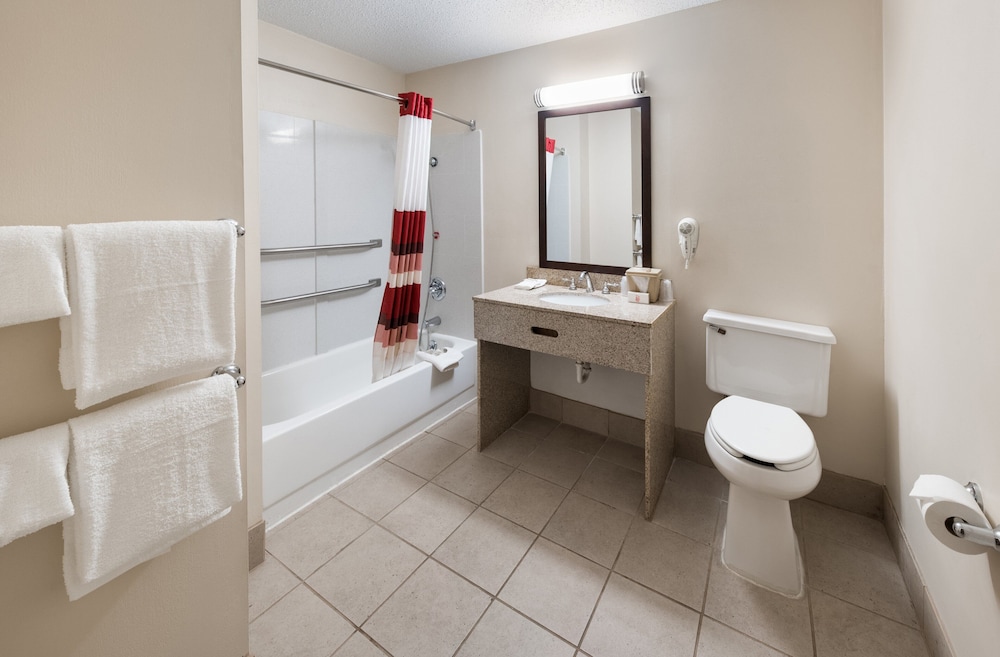 Red Roof Inn Fort Wayne - photo 16