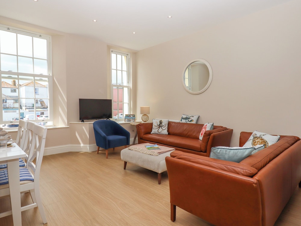 2 Sea Otter House — 4-Star Luxury Hotel in Teignmouth, United Kingdom