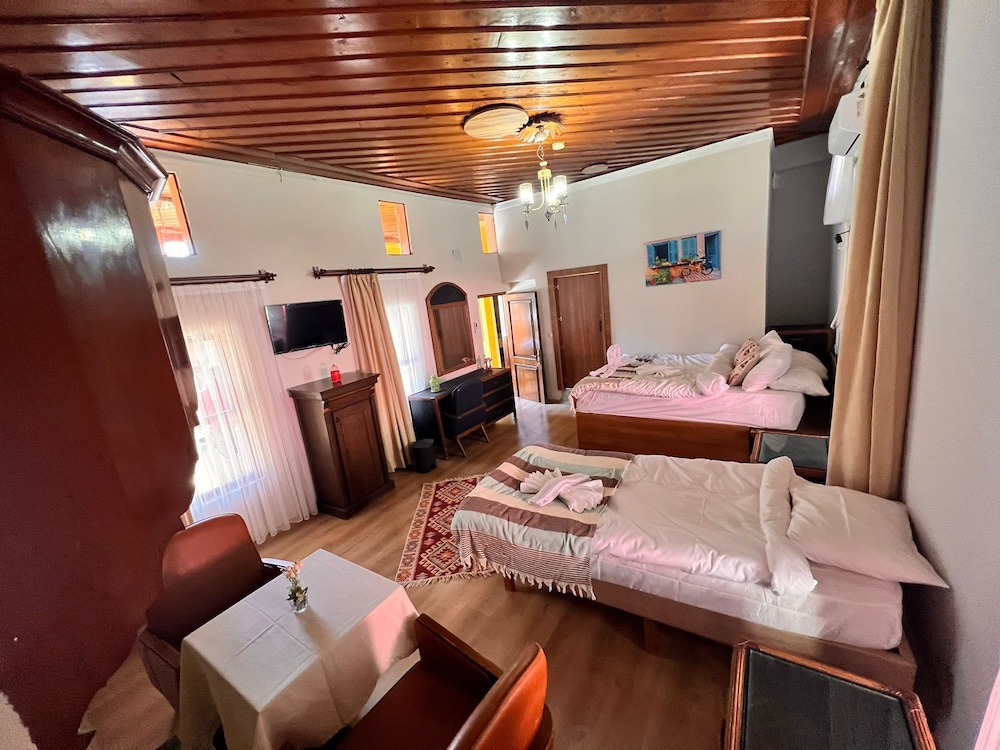 Tarihi Sarı Konak — 4-Star Luxury Hotel in Antalya, Turkey