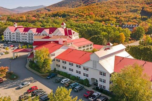 Beautiful Northeast scenery and resort amenities in this great 1BD vacation condo in Lincoln, United States