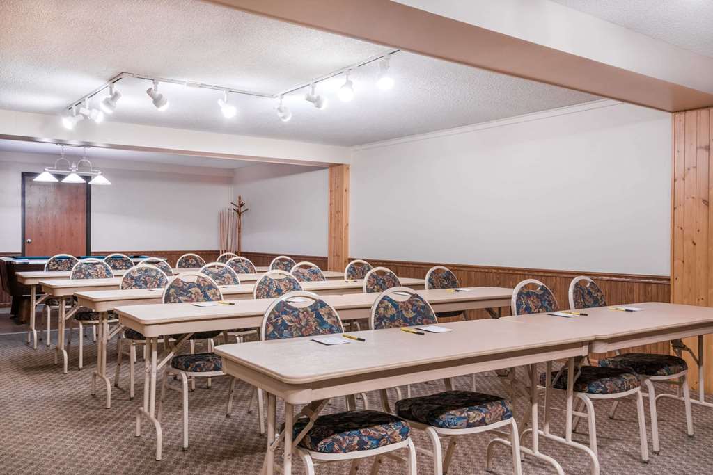 Super 8 by Wyndham Baxter Brainerd Area - photo 13