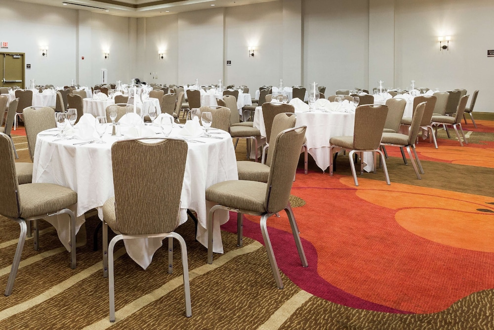 Hilton Garden Inn Fairfield - photo 38