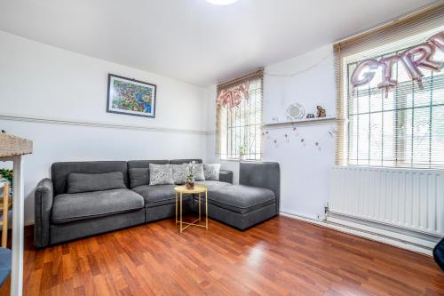 2 story apt on the ground floor at Clapham north — 4-Star Luxury Hotel in London, United Kingdom