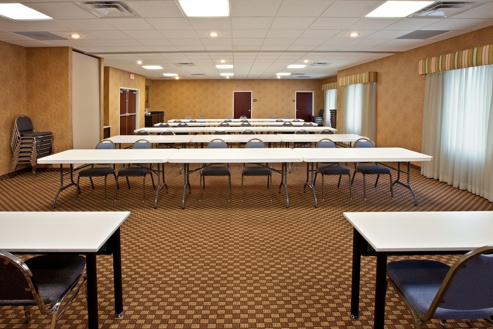 Holiday Inn Express Hotel & Suites Frankfort by IHG - photo 35