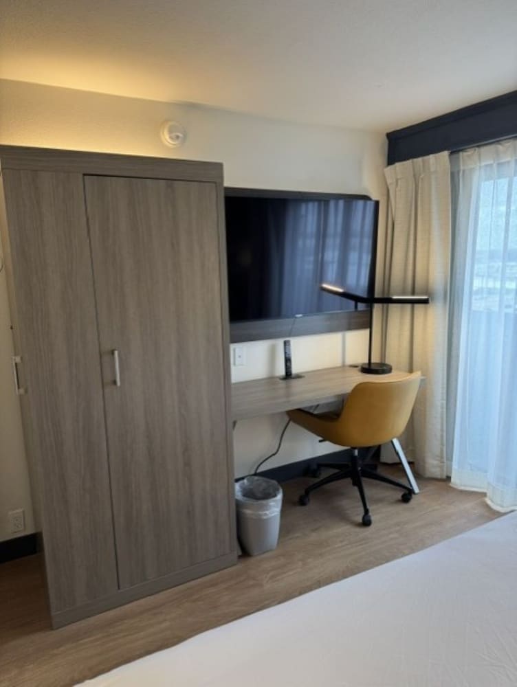 Holiday Inn Express Denver Central North by IHG - photo 17