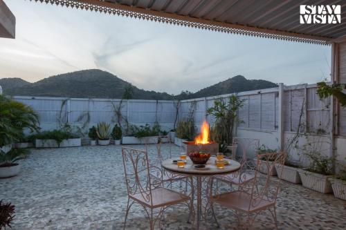 StayVista at Arka Crest with Jacuzzi Bonfire Wi Fi in Udaipur, India
