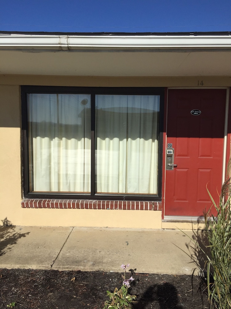 Town and Country Motel - photo 22
