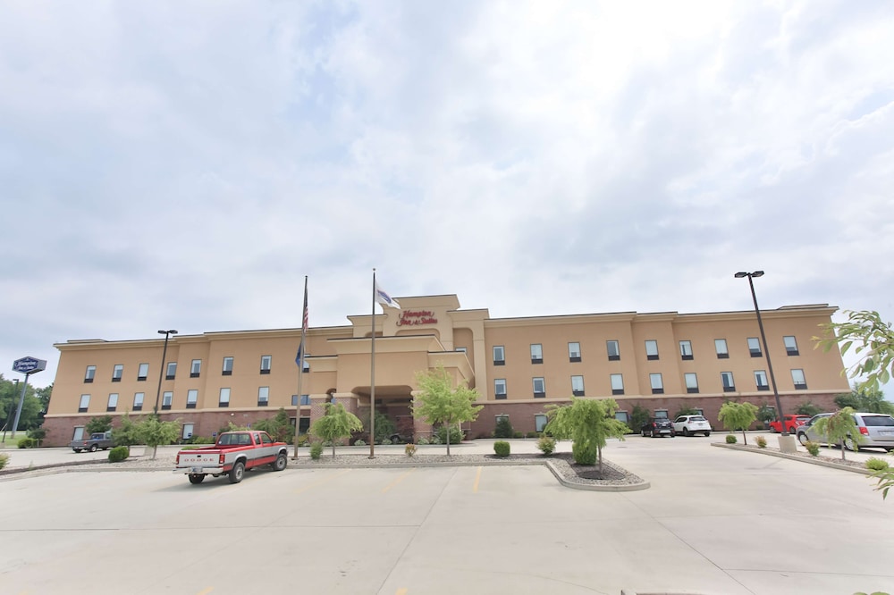 Hampton Inn & Suites Middlebury - photo 42