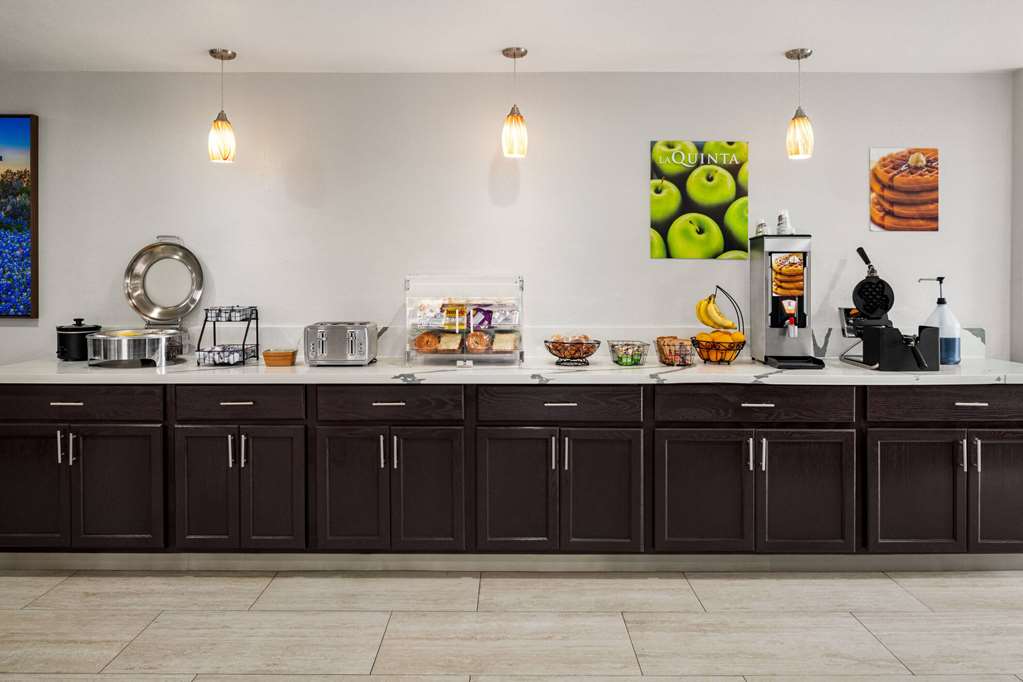 La Quinta Inn by Wyndham Victoria - photo 63