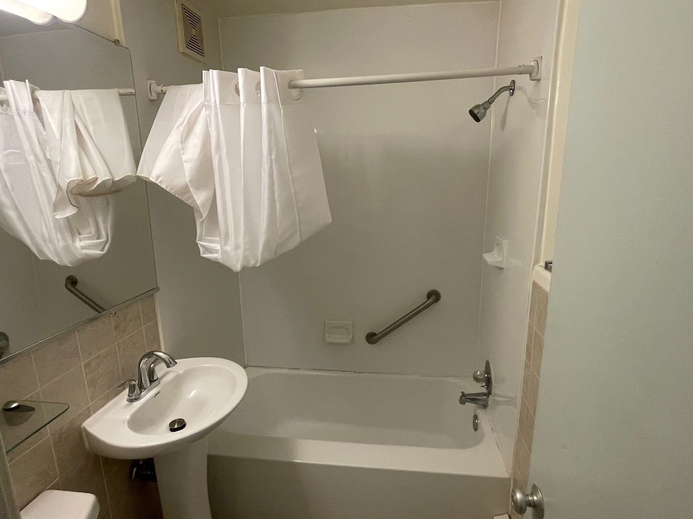 Budget Host Travelers Motel - photo 14