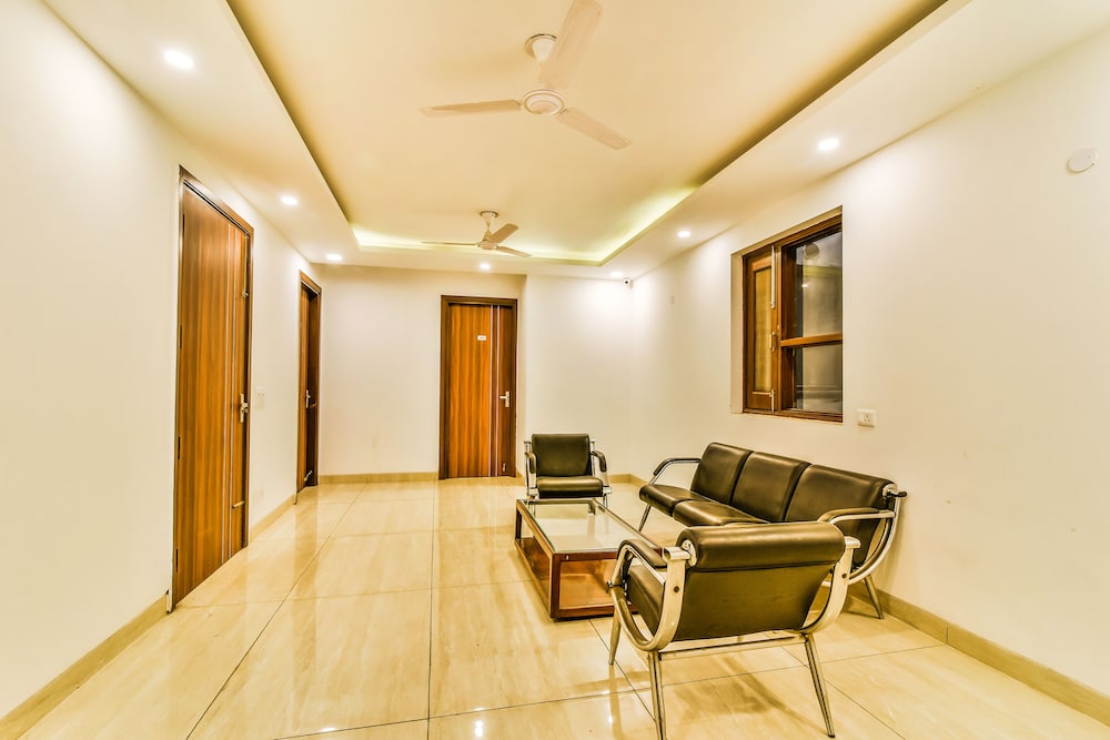 FabHotel Jass Hospitality Sector 43
