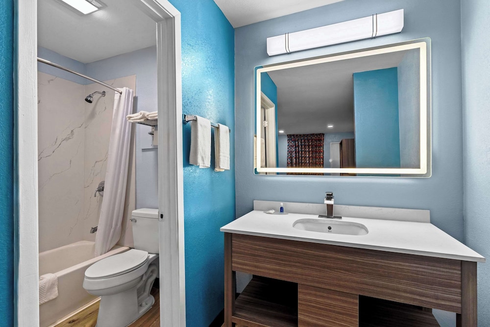 Rodeway Inn & Suites Brookhaven MS - photo 11