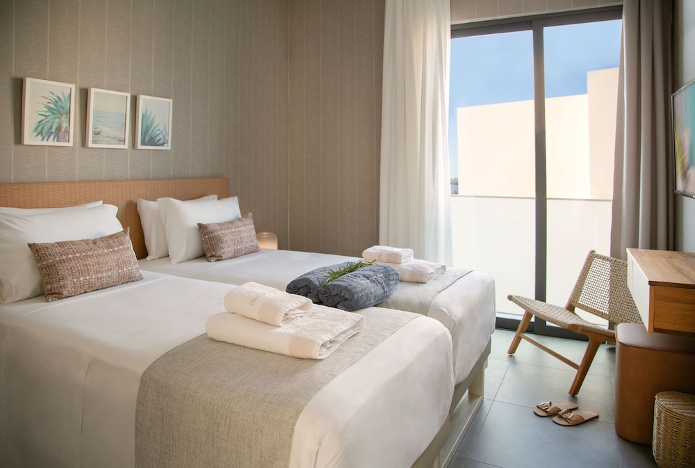 Chris Le Mare Gold Luxury Villa Protaras Cyprus — Room (photo 5 of 5)