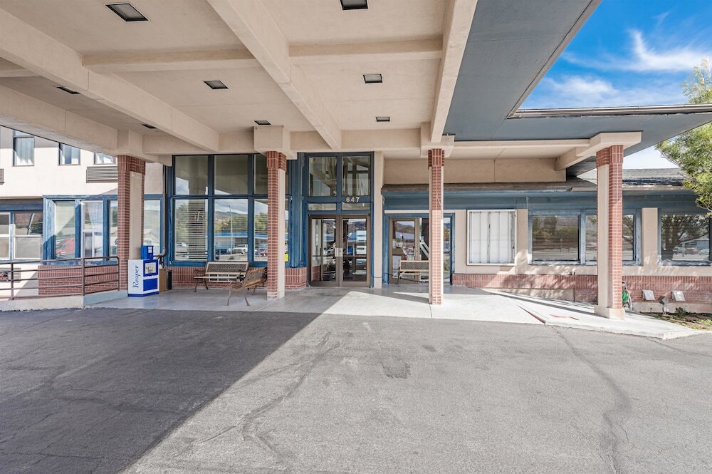 Motel 6 - photo 16