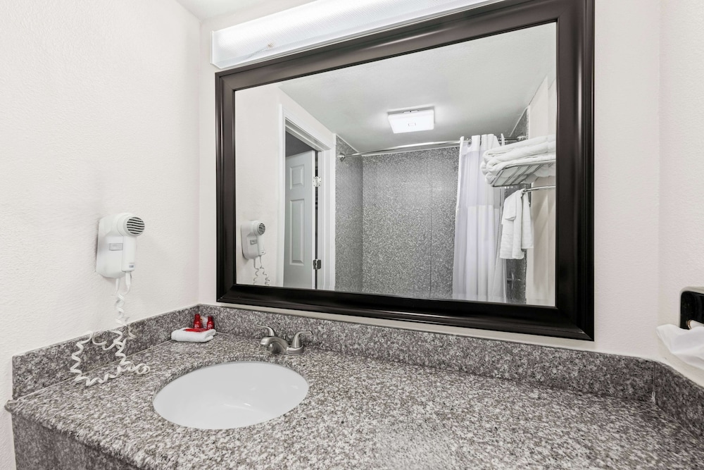 SureStay Plus Hotel by Best Western Lubbock Medical Center - photo 32