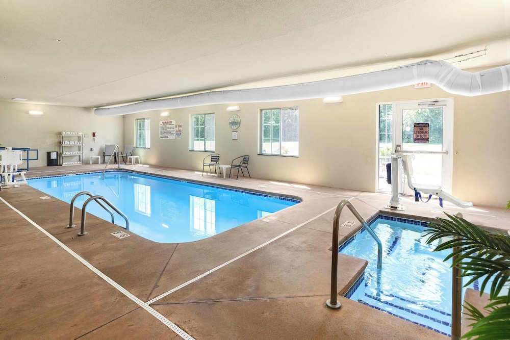 Cobblestone Hotel & Suites Knoxville - photo 37