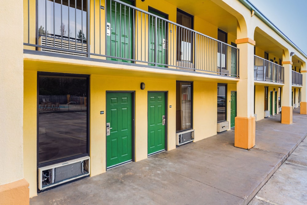 Days Inn by Wyndham Atmore - photo 46