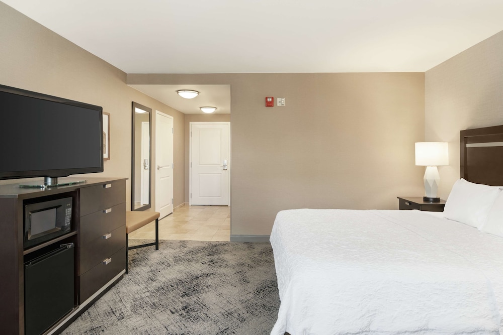 Hampton Inn Portland Downtown Waterfront - photo 21