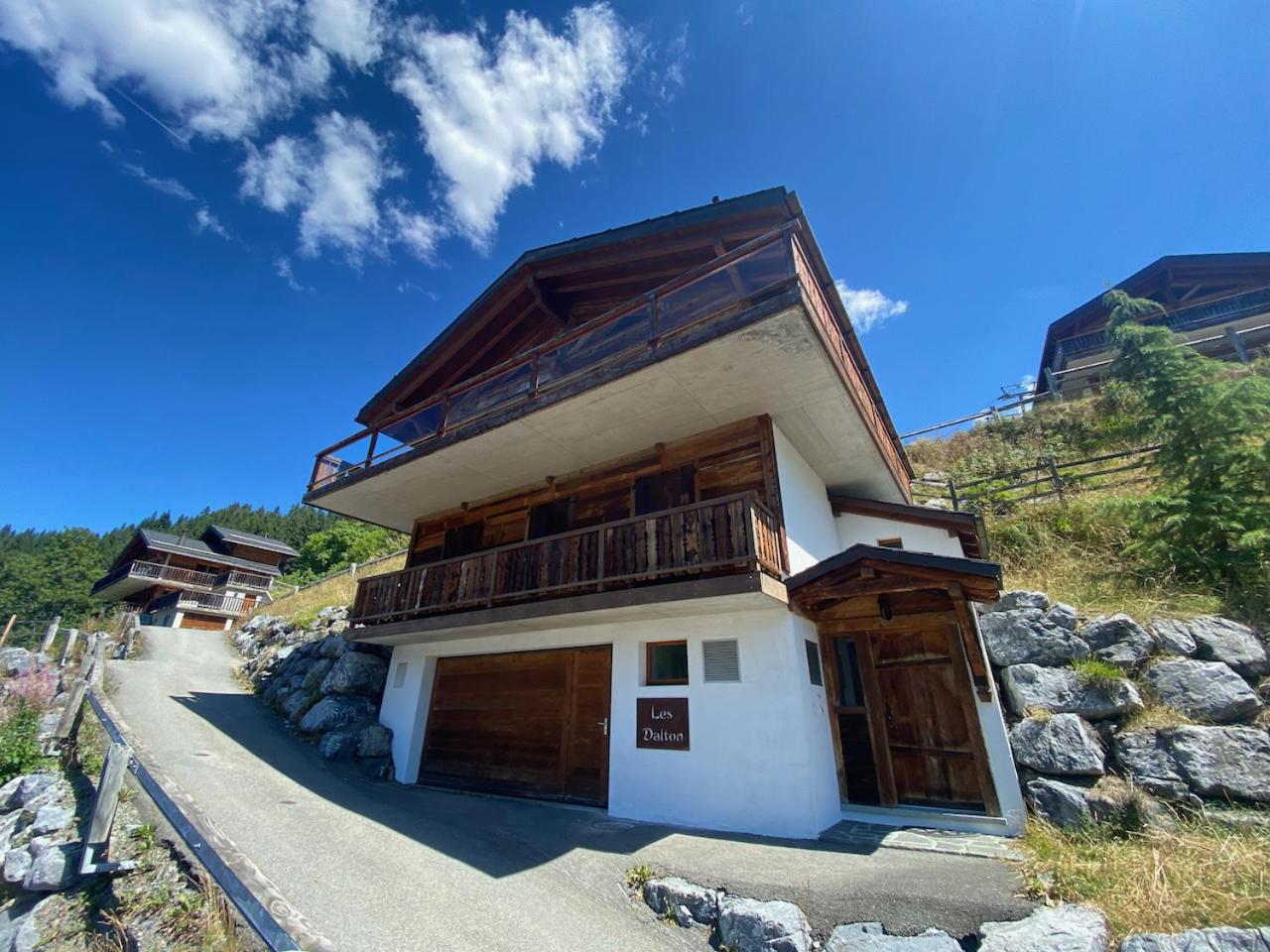 Chalet Les Dalton Morgins — 4-Star Luxury Hotel in Troistorrents, Switzerland
