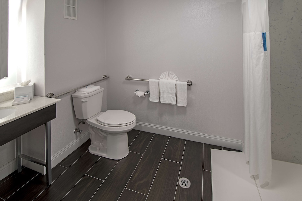 Hampton Inn & Suites Fairfield - photo 48