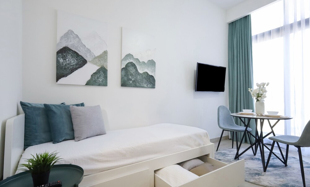 Modern Elegance Studio in Azizi Riviera — 4-Star Luxury Hotel in Dubai, United Arab Emirates