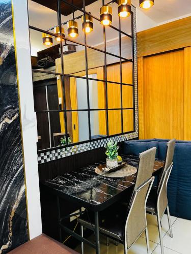Shell Residences with MOA View near NAIA Aiza's Place — 4-Star Luxury Hotel in Manila, Philippines