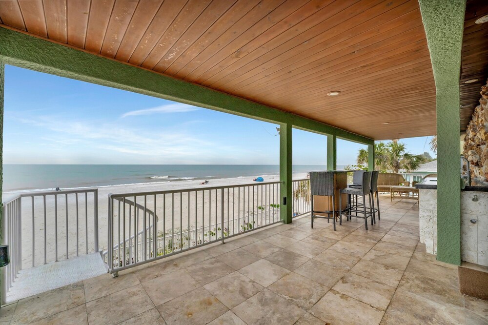 Stones Throw Beachfront Luxury Suites - photo 55