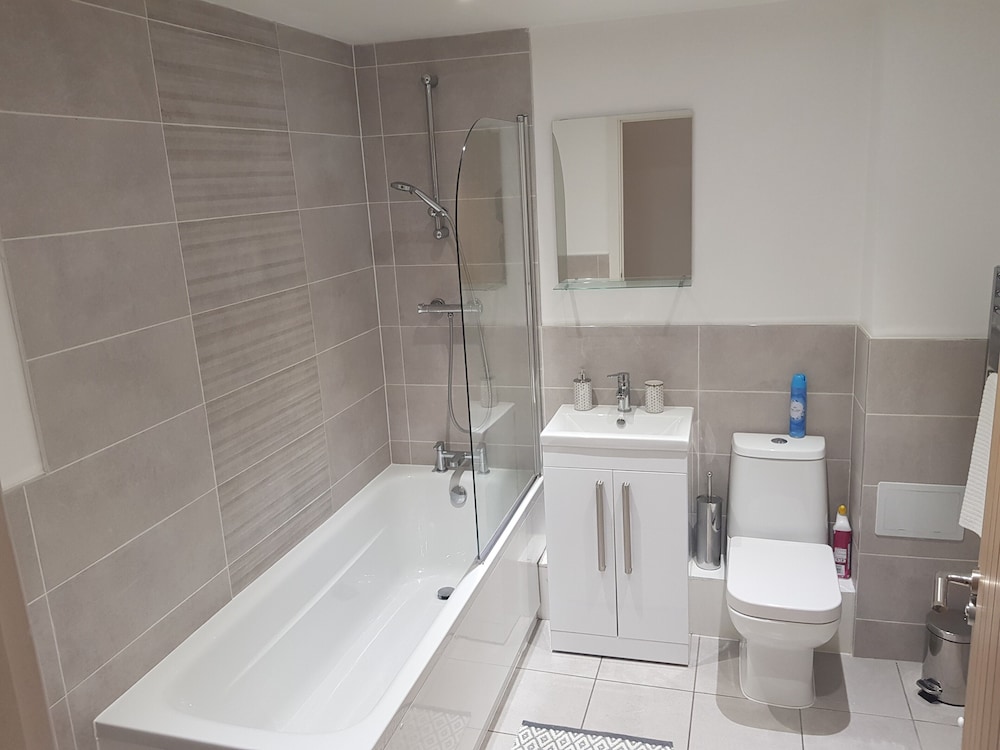 Homebird Property Epsom Apartment