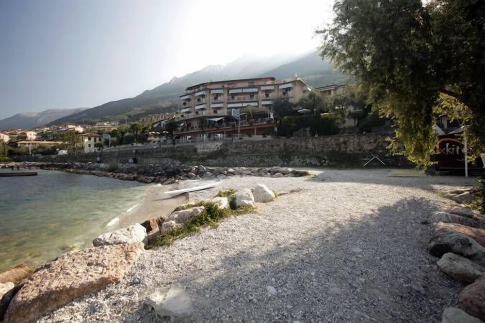 Hotel Firenze - carbon neutral hotel in Brenzone