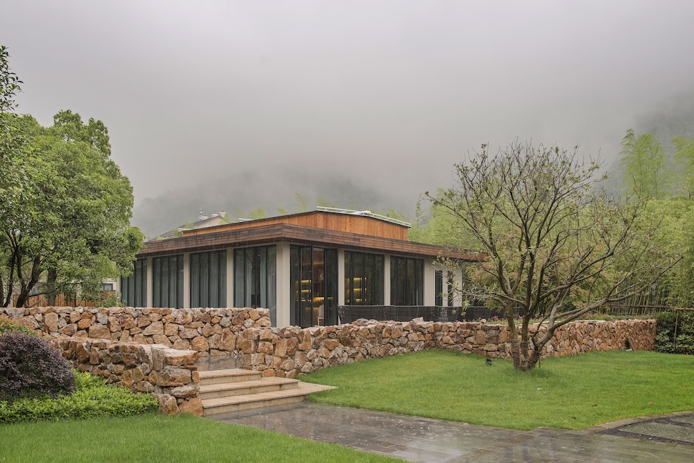 Show Cloud - carbon neutral hotel in Huzhou