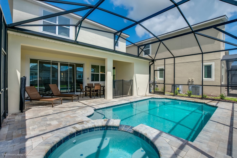 Beautiful 4 Bed With Pool & Spa - photo 5