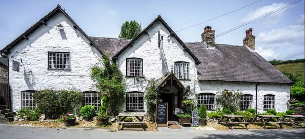 The West Arms — 4-Star Luxury Hotel in Llangollen, United Kingdom