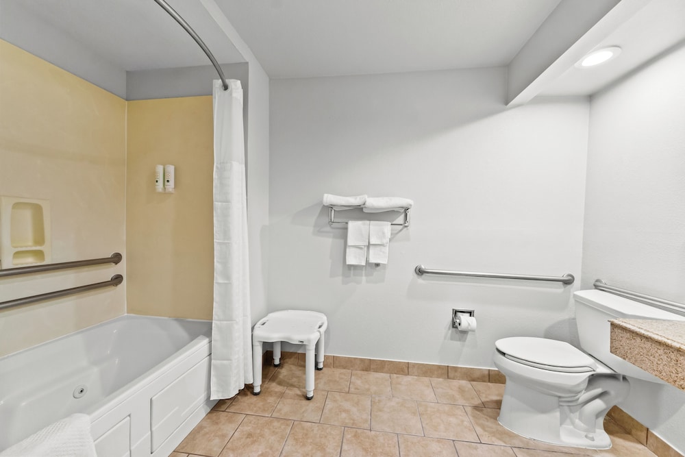 Quality Inn & Suites San Antonio Airport Stone Oak - photo 19