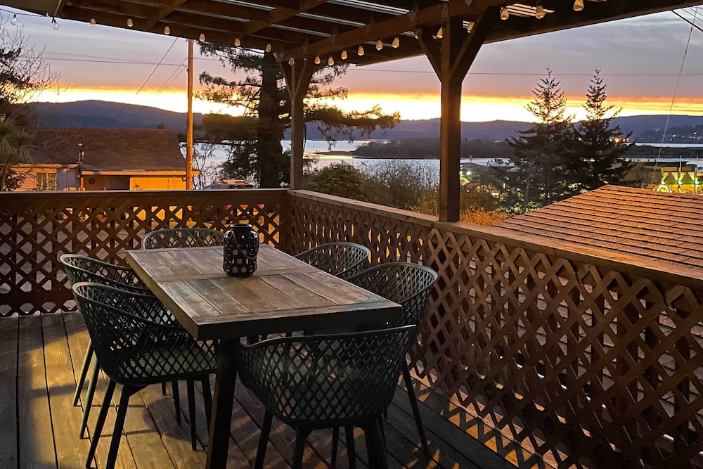 Fire Pit and Bay Views North Bend Home — 4-Star Luxury Hotel in North Bend, United States