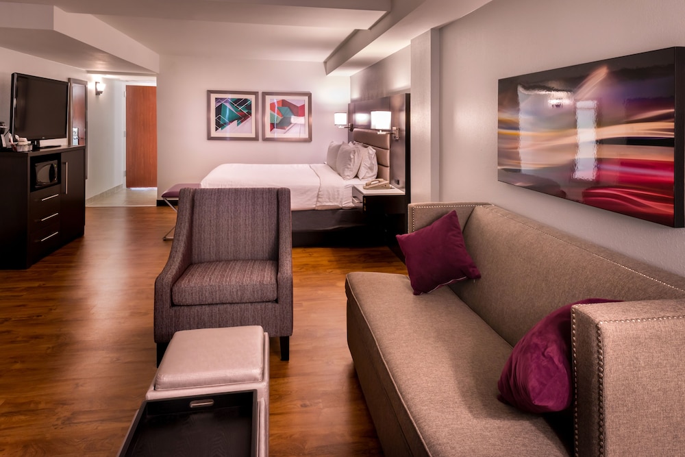 Holiday Inn Hotel & Suites Beaumont Plaza by IHG - photo 6