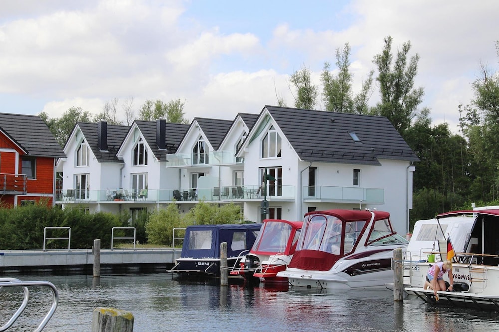Reihenhaus in Plau Am See Mit Terrasse Und Balkon — 4-Star Luxury Hotel in Plau Am See, Germany