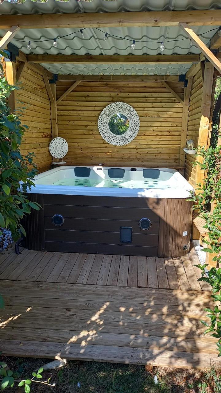 Arche de Lanoë jacuzzi — hotel in Labastide-Saint-Pierre