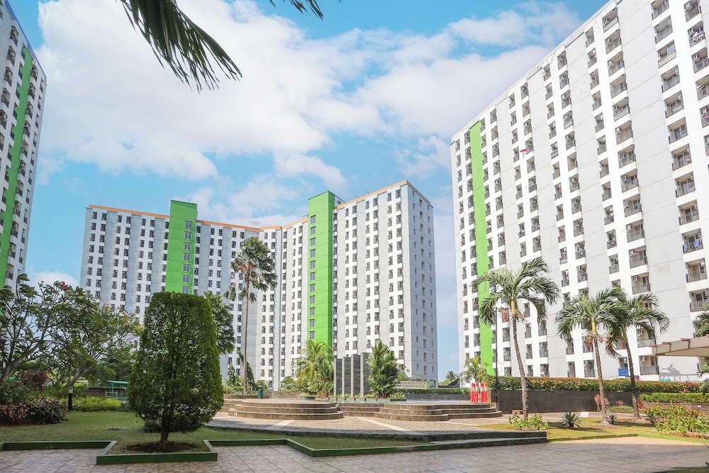 Hotel O Ciputat Near Apartment Green Lake View Ciputat in South Tangerang, Indonesia