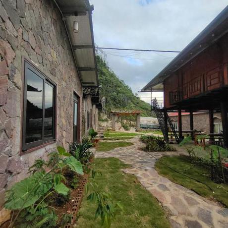 Meovac stone palace — hotel in Thi Tran Meo Vac