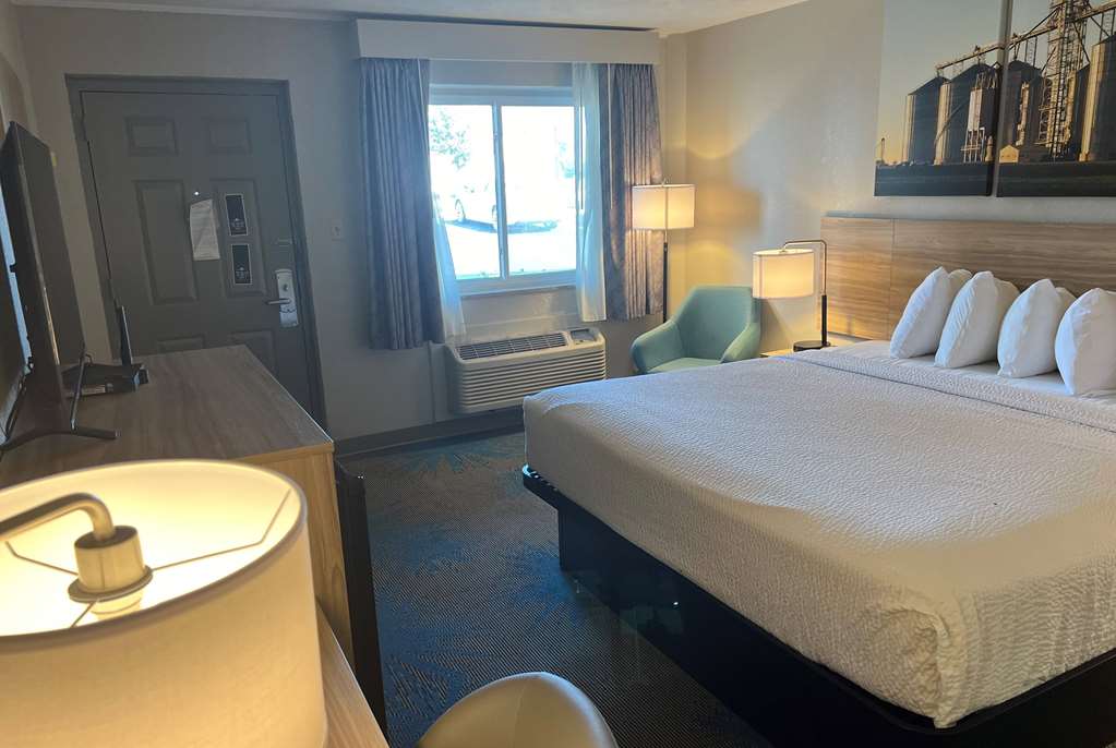 Days Inn by Wyndham Hays - photo 15