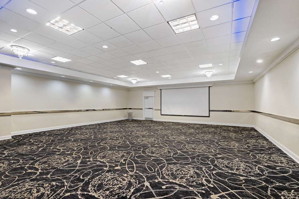 Clarion Inn Des Moines Airport - photo 35